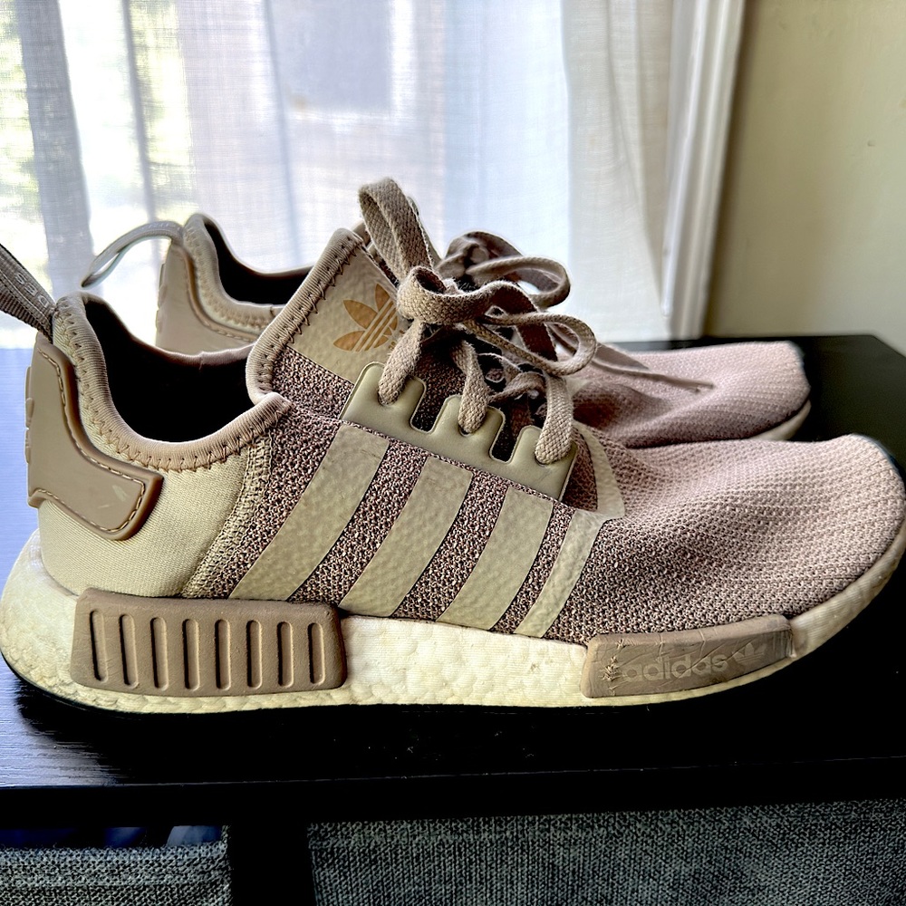 Adidas color beige NMR R1